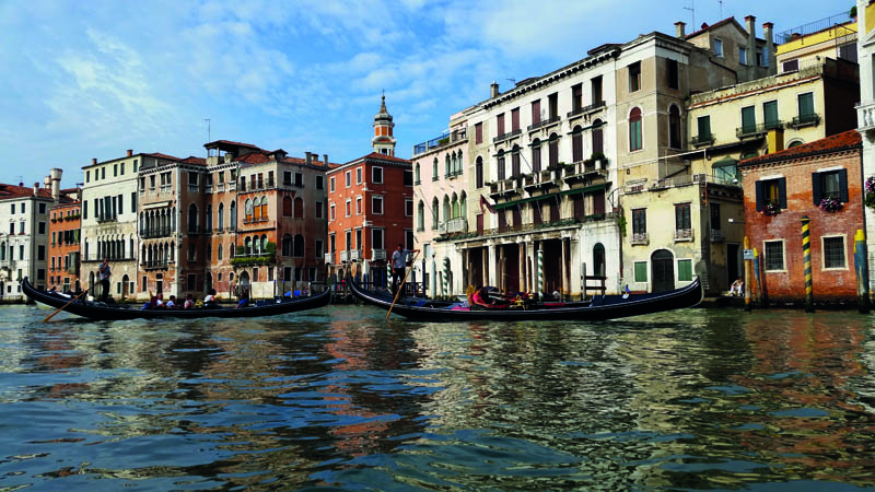 Exploring Europe the Easy Way: The Growing Appeal of Escorted Coach Holidays